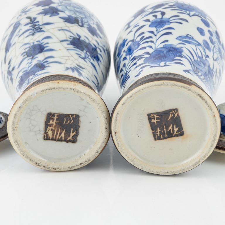 A pair of Chinese blue and white porcelain urns, early 20th Century.