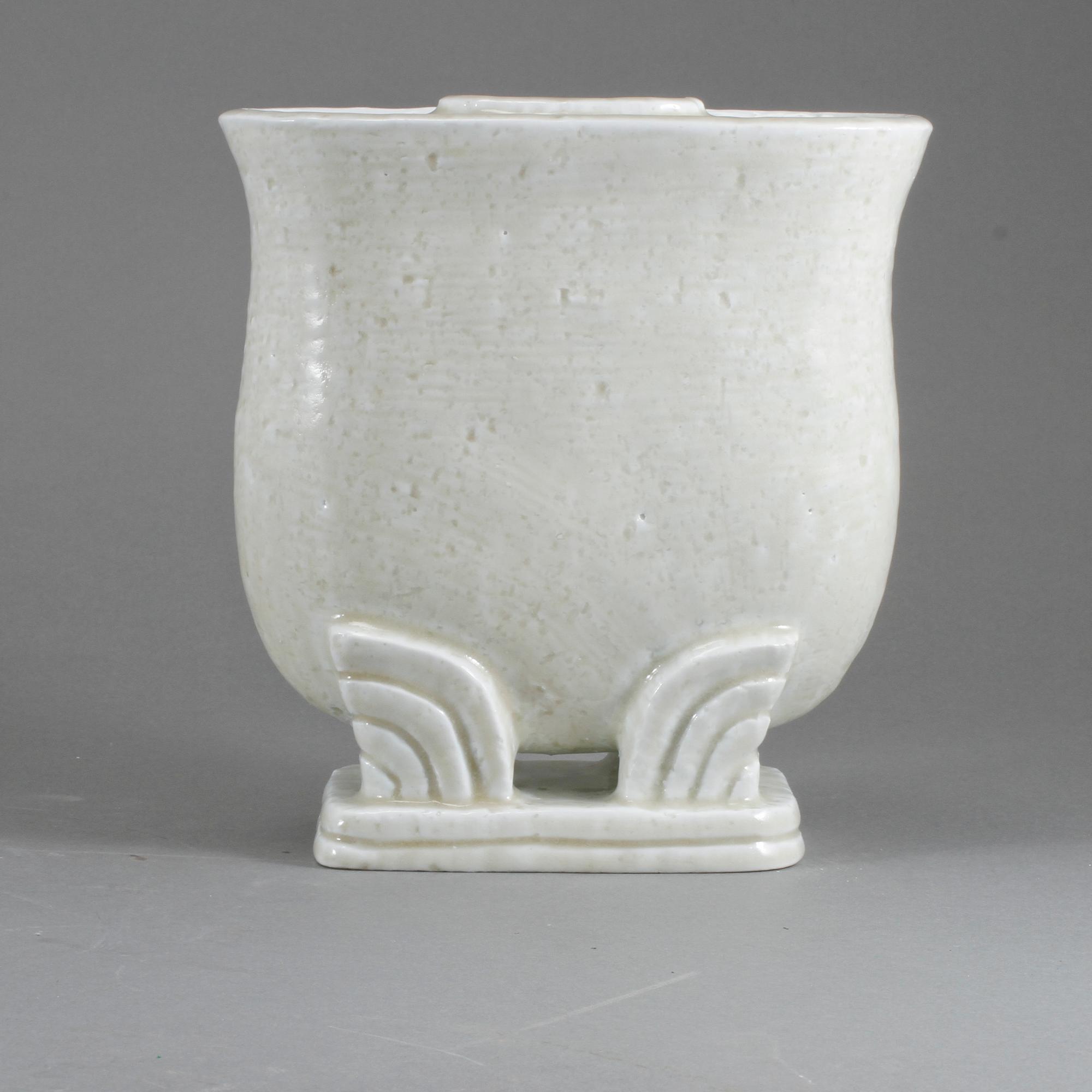 TULPANVAS, chamottet stengods, Gunnar Nylund, Rörstrand, 1930-tal.