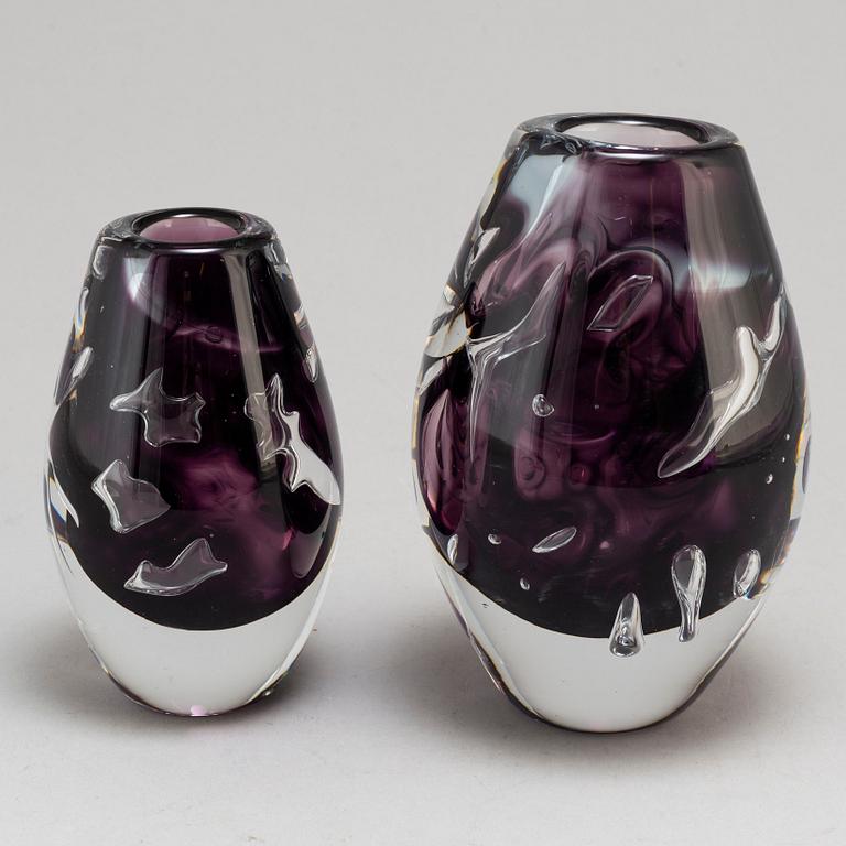 VASER, 2 stycken, glas, Vitreum, 1900-talets andra häft.