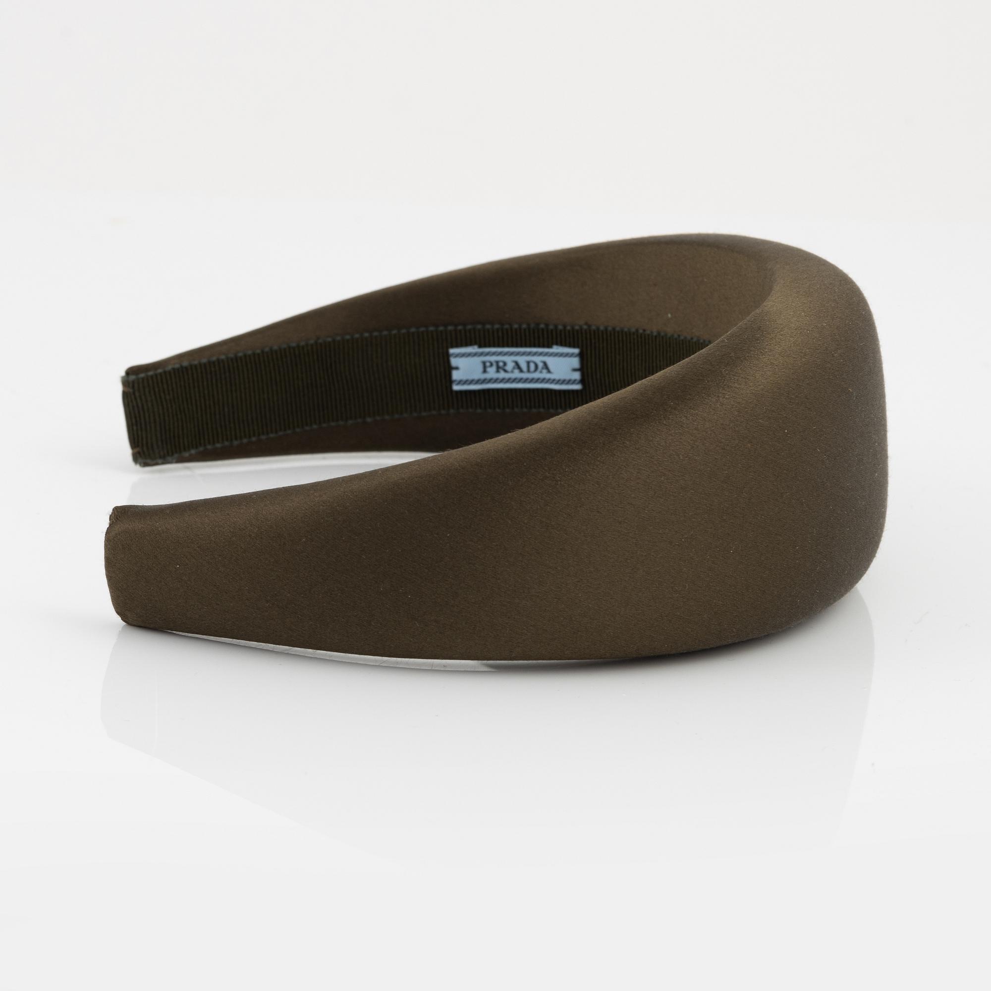 Prada A green satin headband. Bukowskis