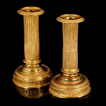 LJUSSTAKAR, ett par, mässing, empirestil, 1900-tal.