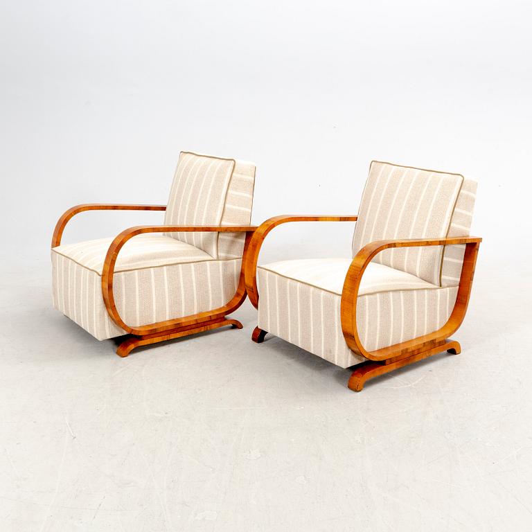 A pair of veneered Art Deco armchairs first half of the 20th century.