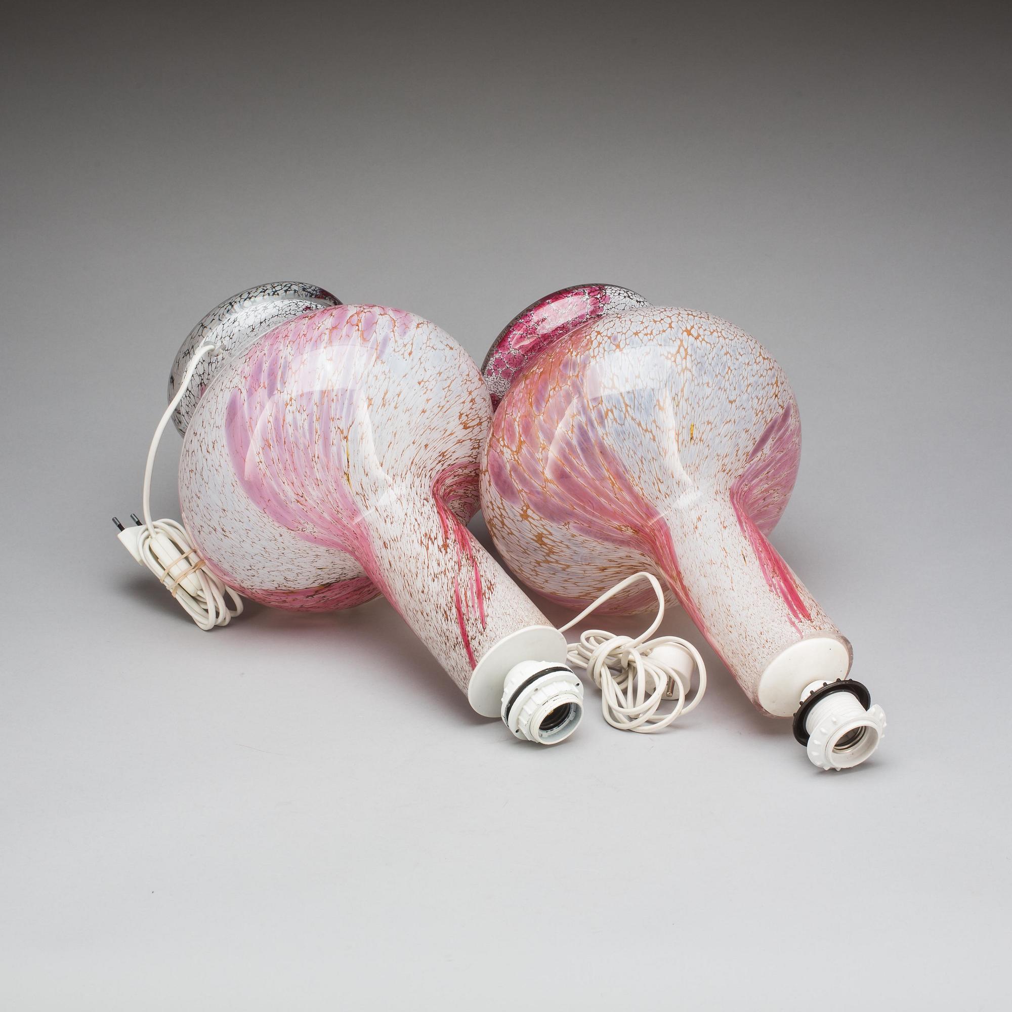 BORDSLAMPOR, ett par, glas. 1900-talets andra hälft.