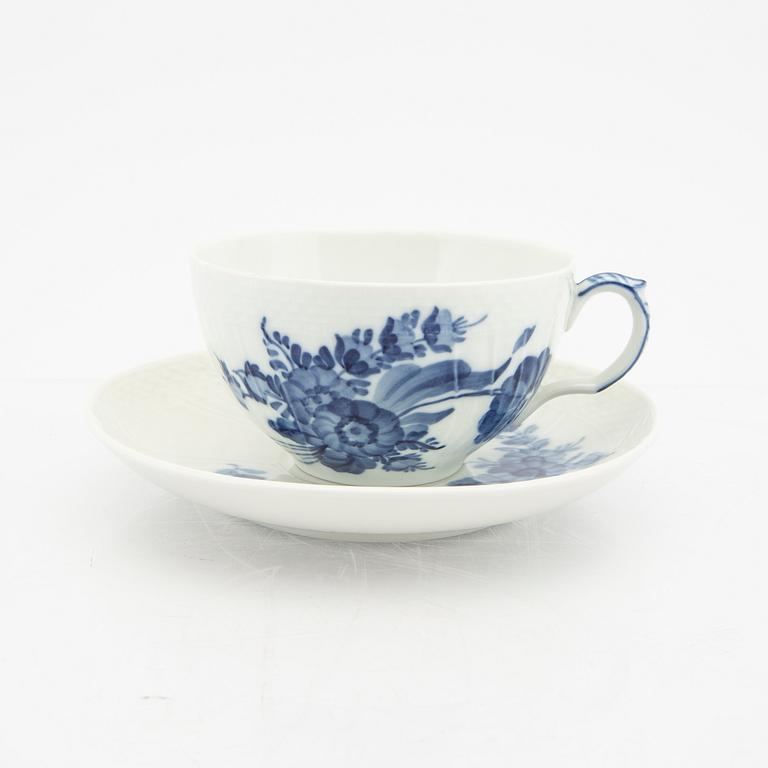 A 41 pcs Blå Blomst porcelain service Royal Copenhagen.