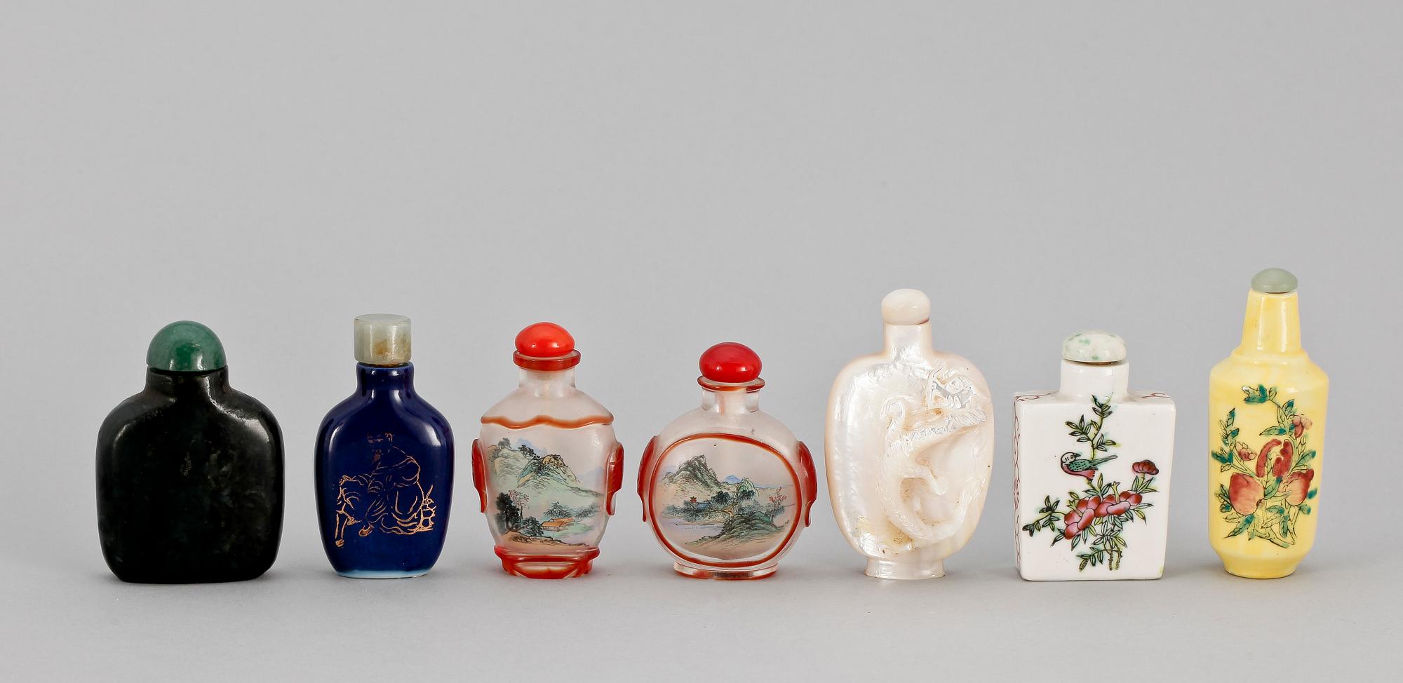 SNUSFLASKOR, 7 st. Bl.a porslin och glas, orientaliska, 1900-tal.