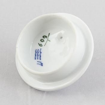 A 'Blue Fluted half lace' / 'Musselmalet' porcelain teapot, Royal Copenhagen, model 259, post 1923.