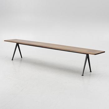 Friso Kramer & Wim Rietveld, bänkar, ett par, "Pyramid", HAY, Danmark.