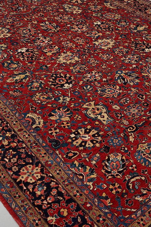 A carpet, semi-antique Sarouk, ca 389 x 271 cm.