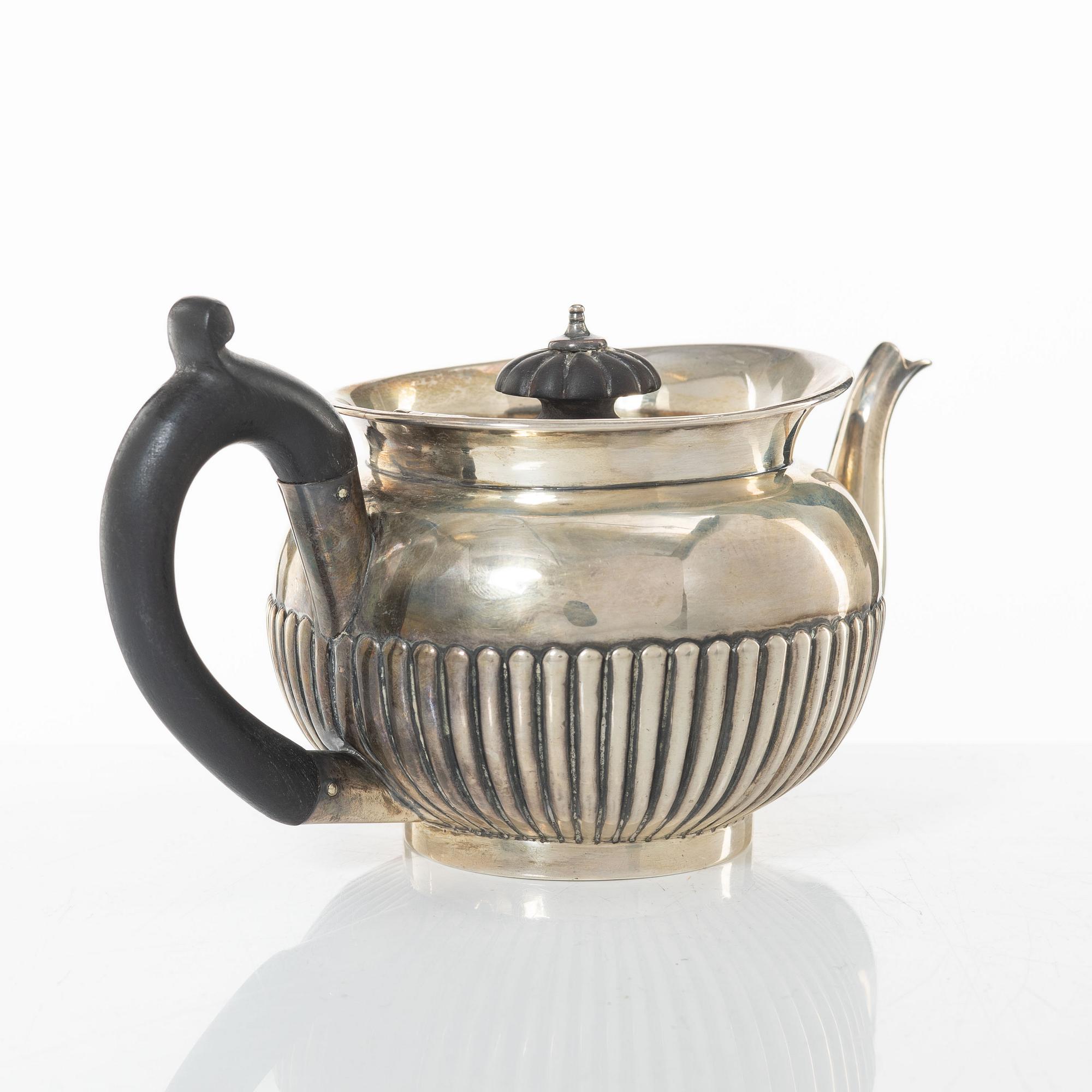 An English silver teapot, mark of Richard Pearce & George Burrows, London 1834.