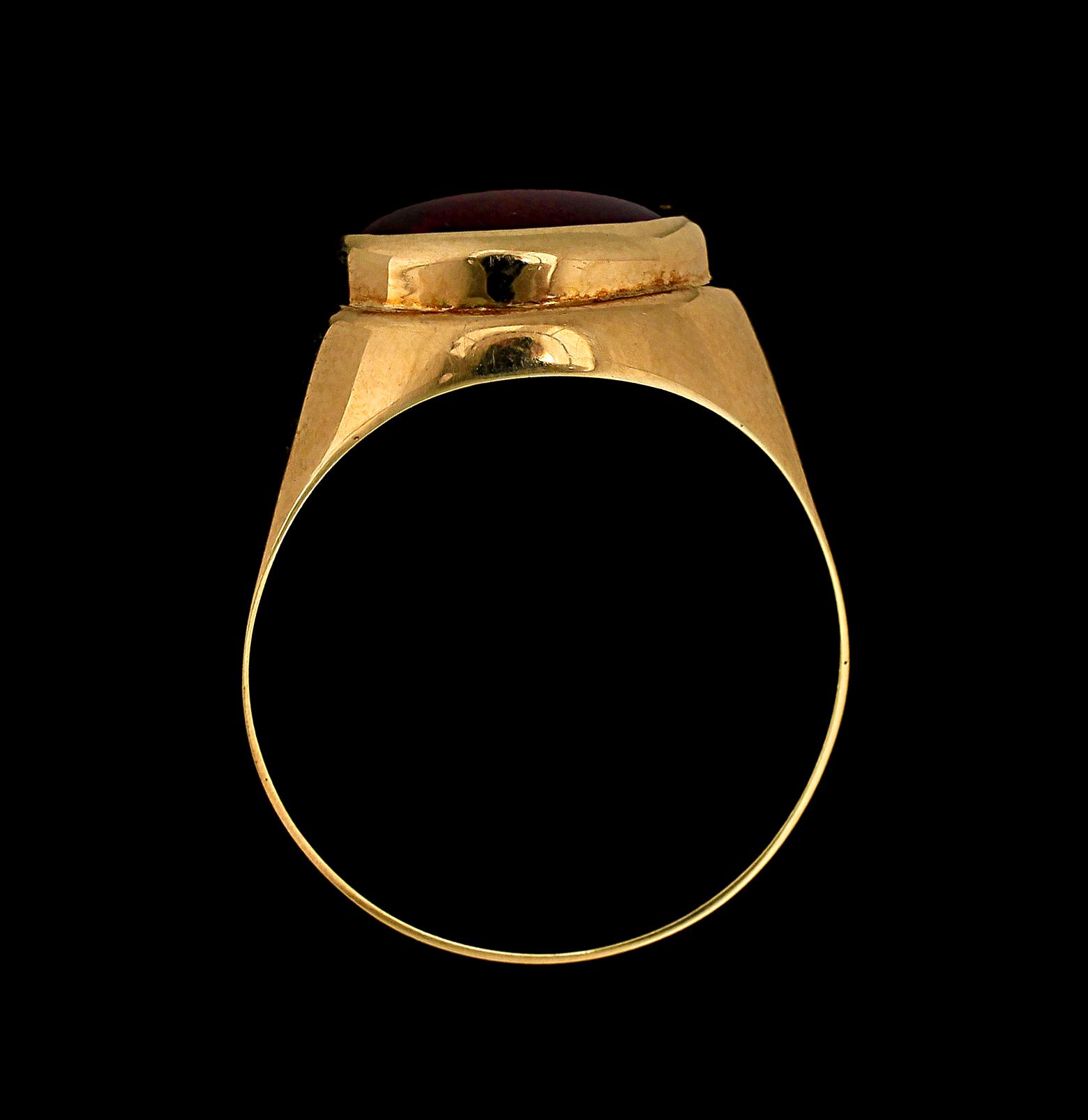 RING, 14k guld med cabochonslipad rubin. Tot vikt 5,8g.