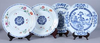 TALLRIKAR, 2 + 2 st, porslin, Kina, 1700-tal.