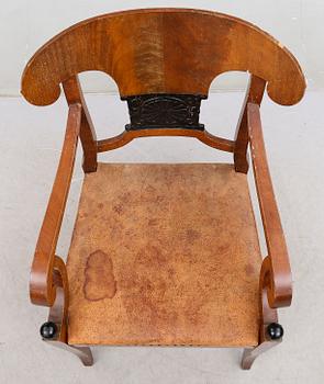 SKRIVSTOL, Karl Johan-stil, 1900-talets första hälft.