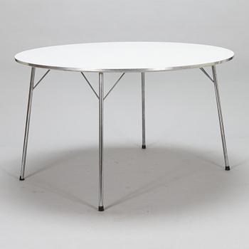 Arne Jacobsen, a 1970s '3600' diningtable for Fritz Hansen.