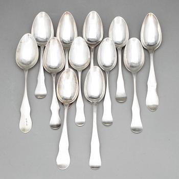 MATSKEDAR, 12 st olika, silver, olika mästare och städer, bla Johan J. Ulfsberg, Nyköping, 1700-1800-tal. Tot ca 560 g.