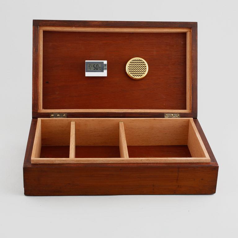 HUMIDOR, skrin från sent 1800-tal, inredning från 2000-tal.
