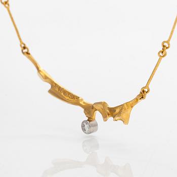 Björn Weckström, an 18K gold necklace 'Surfing', with a diamond approx. 0.10 ct. Lapponia 1983.