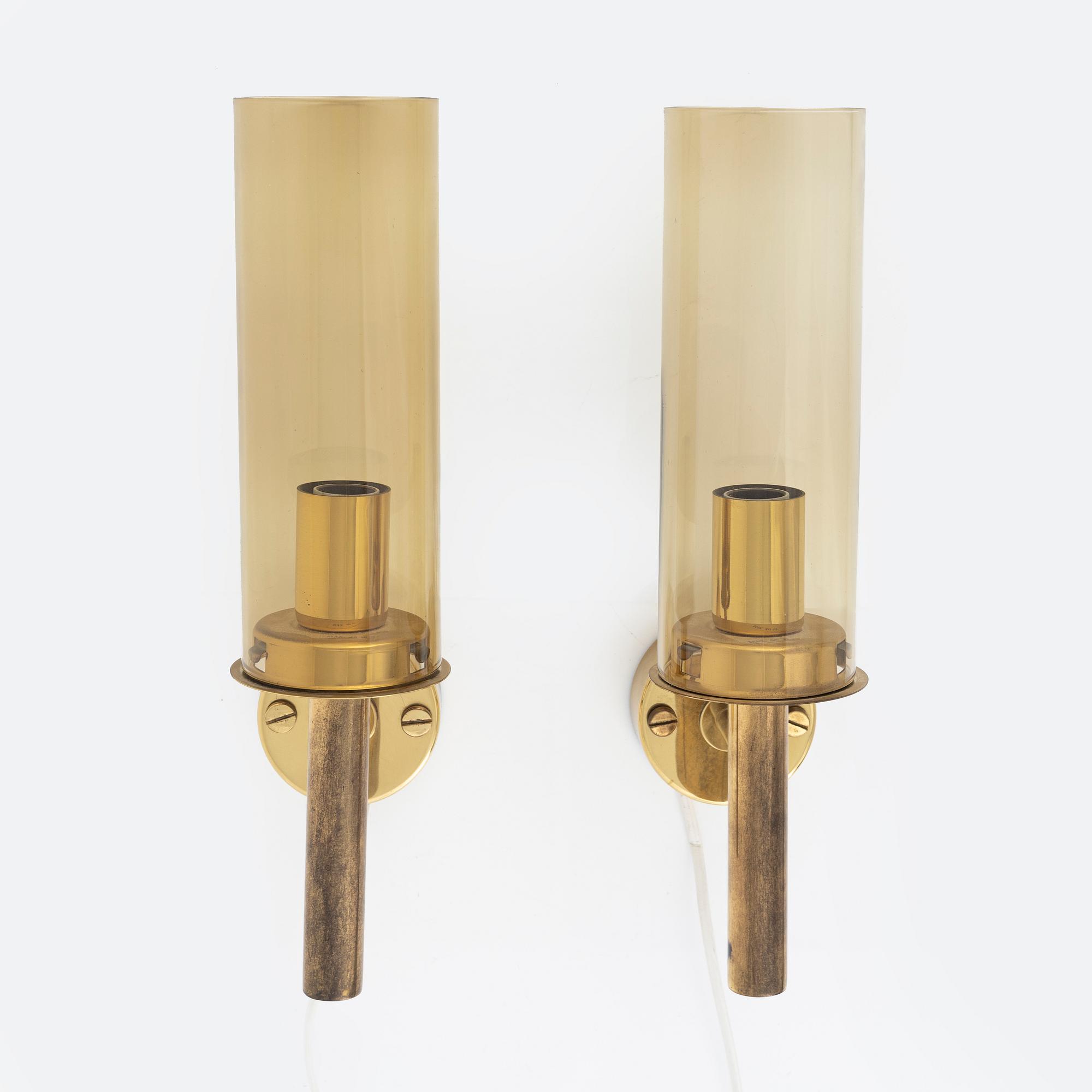 Hans Agne Jakobsson, a pair of V169/1 wall lamps, Hans-Agne Jakobsson AB, Markaryd, second half of the 20th century.
