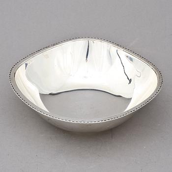 SKÅL, silver, W A BOLIN, Stockholm, 1950. Tot. v. 380 g.