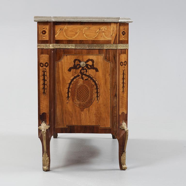 A Gustavian late 18th century commode attributed to J. Hultsten, master 1773.