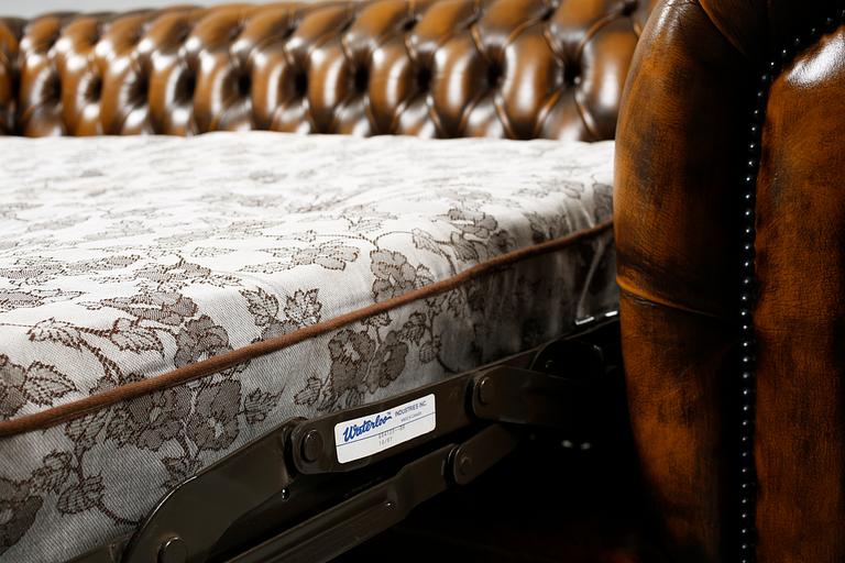 BÄDDSOFFA, Chesterfield-modell, 1900-talets andra hälft.