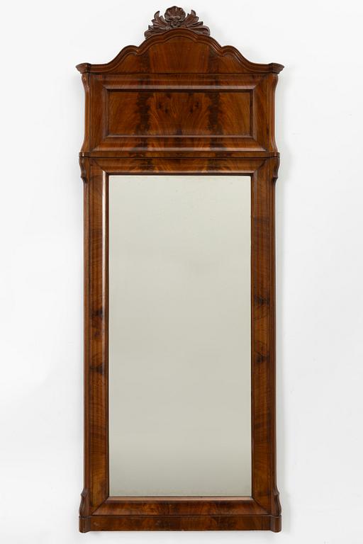 Spegel med konsolbord, omkring år 1900.