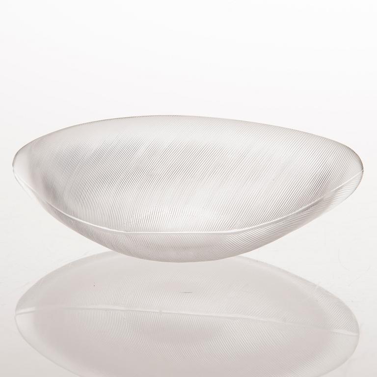 A Sulka (Feather) glass bowl signed Tapio Wirkkala, Iittala -56. Finland.