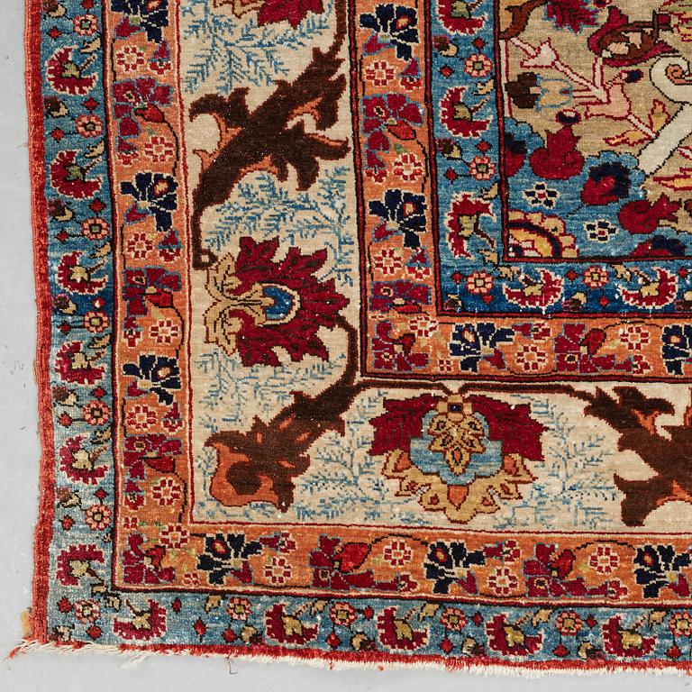 MATTO, an antique silk Feraghan/Kashan probably, ca 215,5 x 144,5 cm.