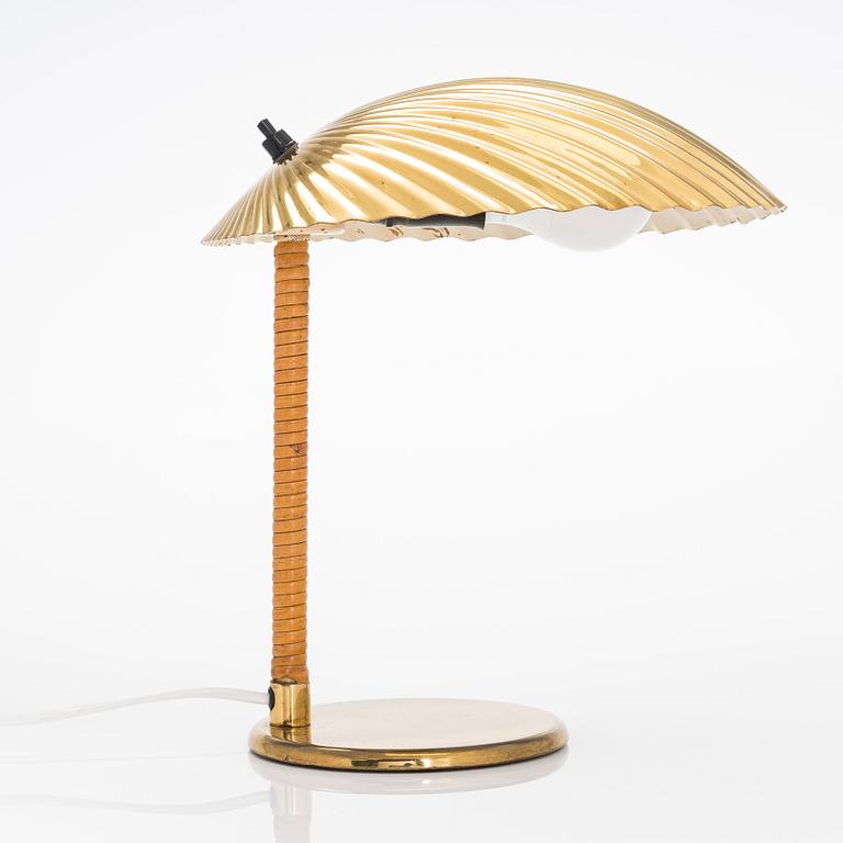 Paavo Tynell, bordslampa, modell 5321 "Snäckan" för Taito/Idman 1900-talets mitt.