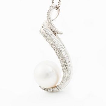 Pendant, 18K white gold with a cultured pearl and baguette and brilliant-cut diamonds.