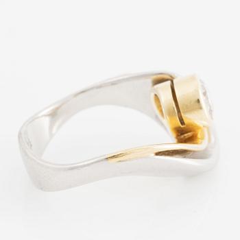 Ring platina och 18K guld med briljantslipad diamant ca 0.75 ct.