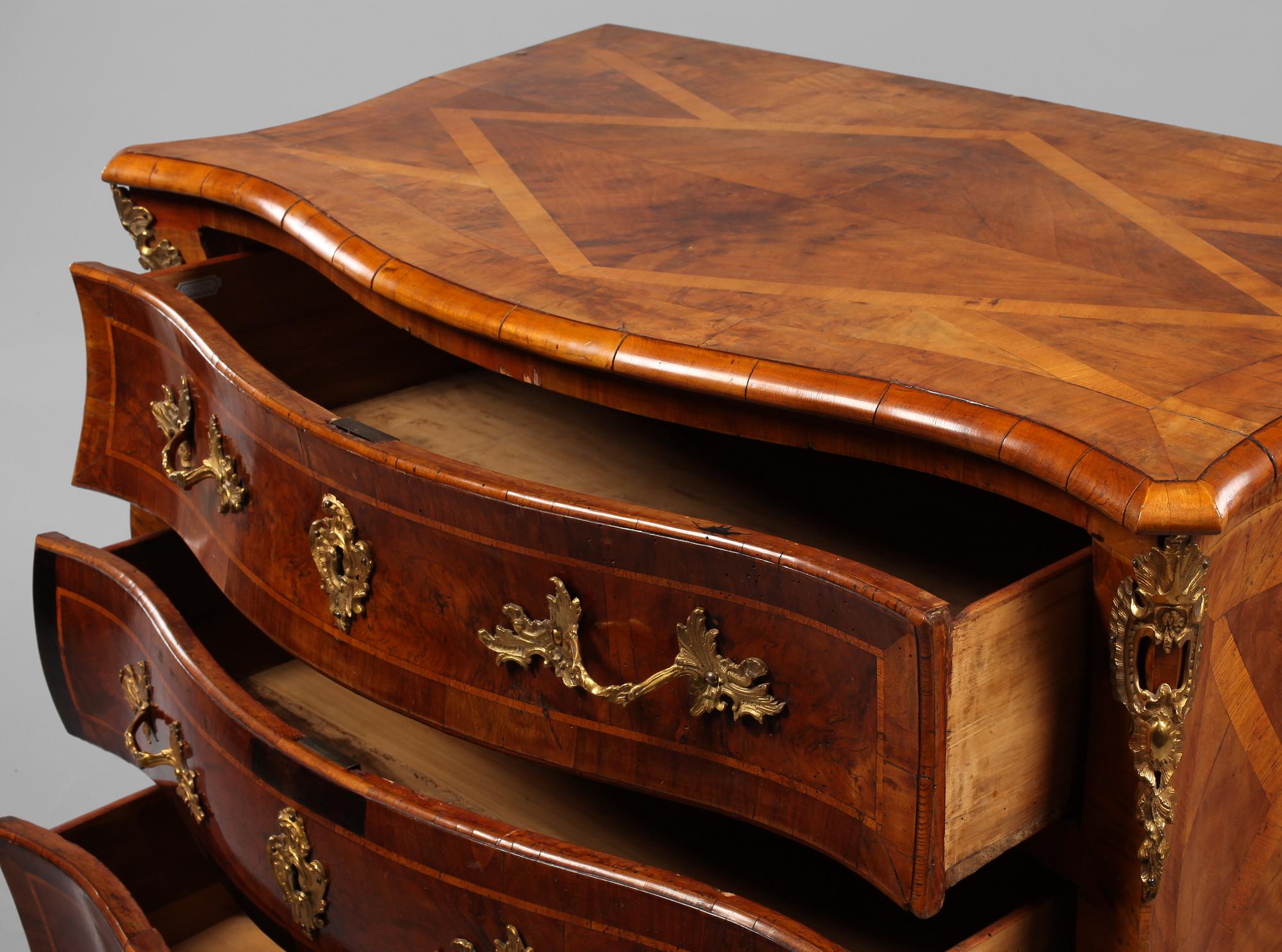 BYRÅ, rokoko, 1700-tal.