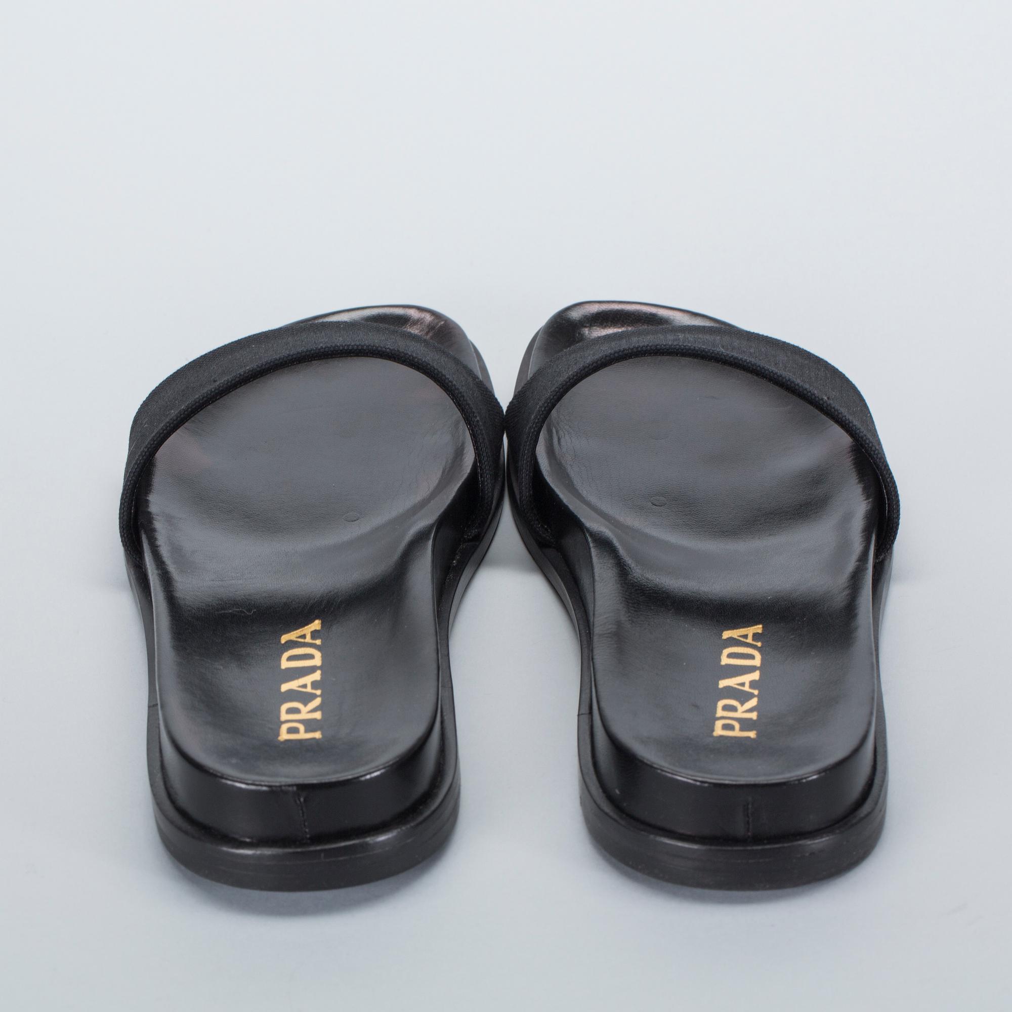 SKOR, Prada.