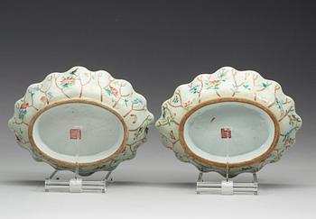 SKÅLAR, ett par, porslin. Qingdynastin, 1800-tal.