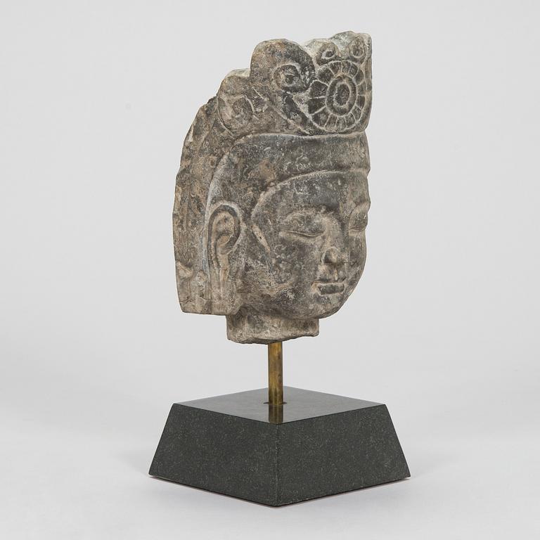 A well sculpted Ming style head of Guanyin, presumably 20th century.