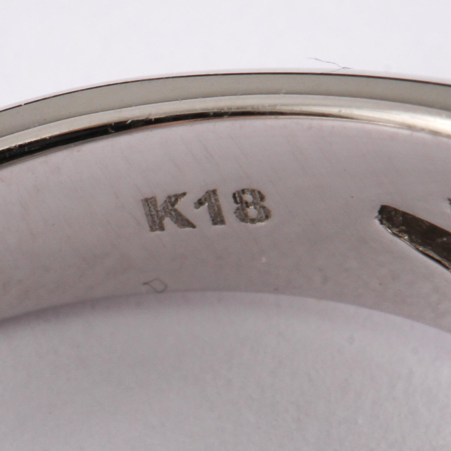 RING, 18k vitguld med 56 briljantslipade diamanter, totalt 1.69 ct. Vikt 7 g.