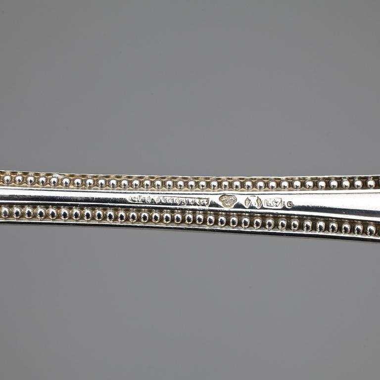 SOCKERSKÅL MED LOCK OCH SKED, silver, Gustaviansk stil, C G Hallberg, Stockholm, 1903. Total vikt ca 623 g.