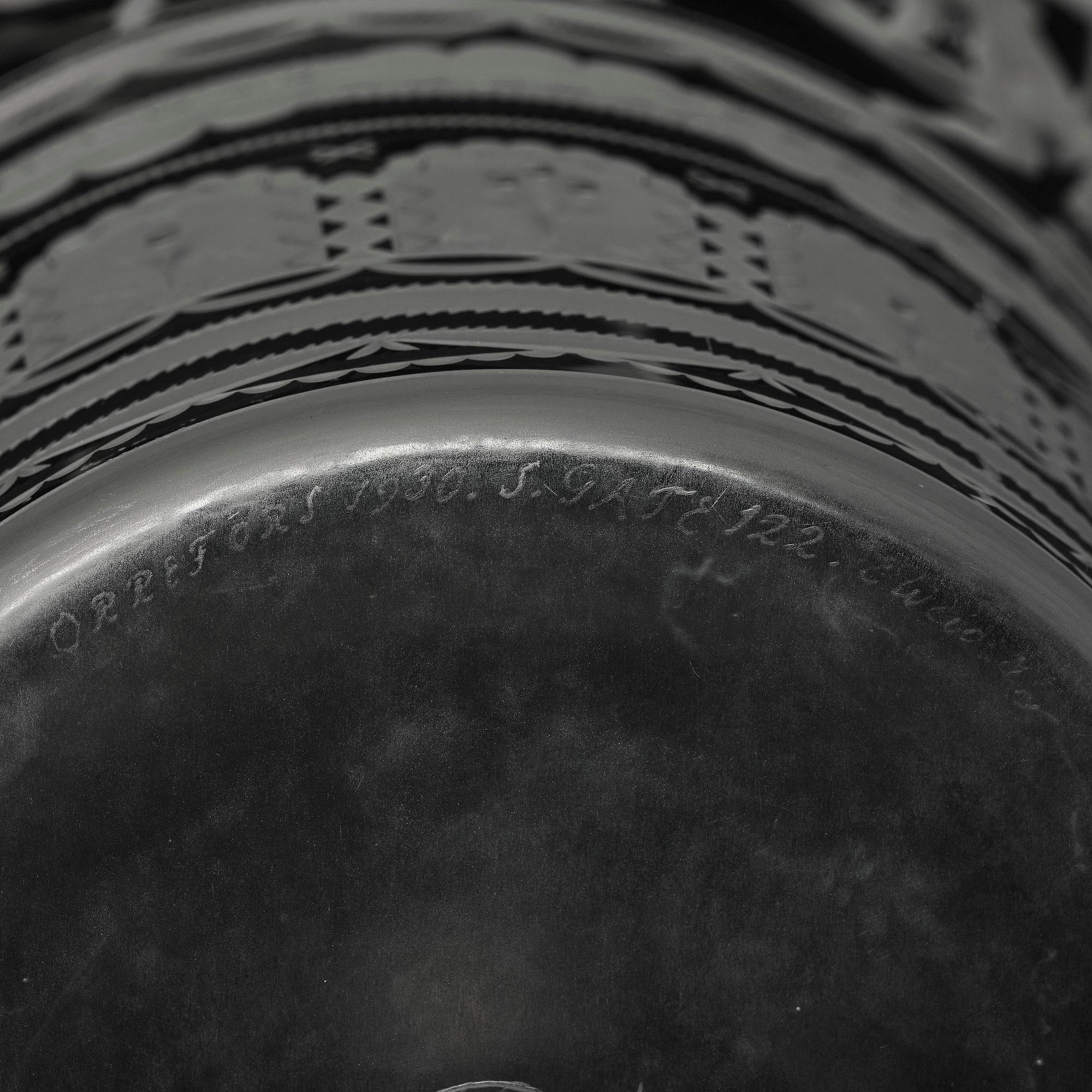 Simon Gate, an engraved glass bowl with plate, Orrefors 1930, model 122.