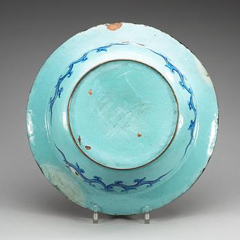 A large Canton enameled basin, Qing dynasty Jiaqing (1796-1820).