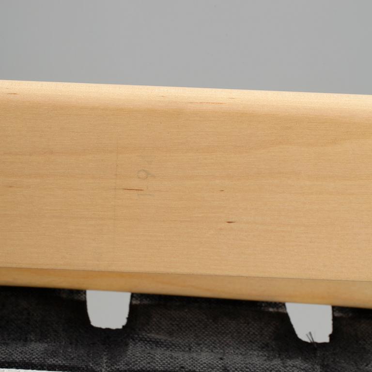 KARMSTOLAR, 2 st, modell 45, Alvar Aalto, Artek. Modellen formgiven 1947.