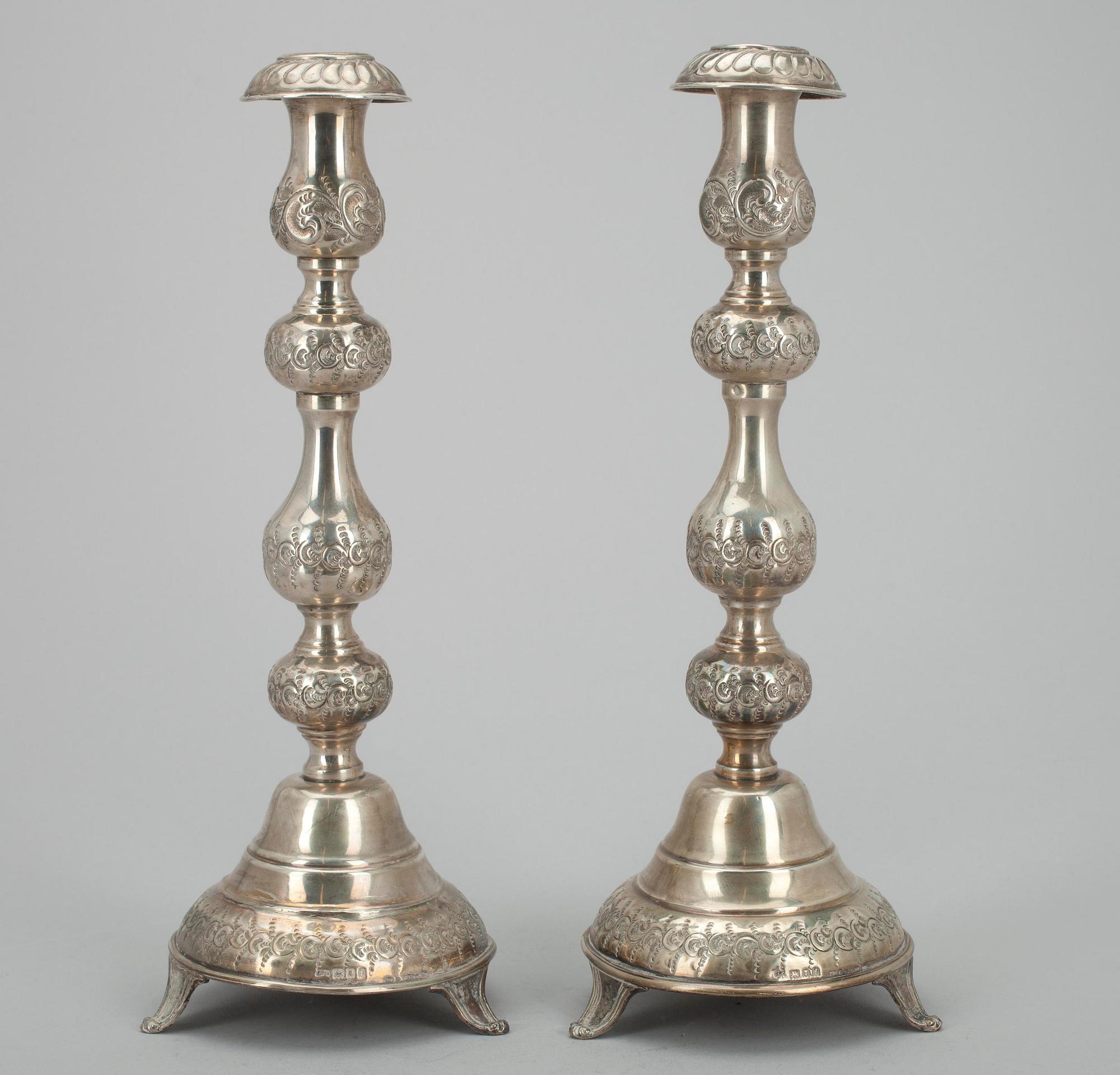LJUSSTAKAR, ett par, sterling silver, London 1921.