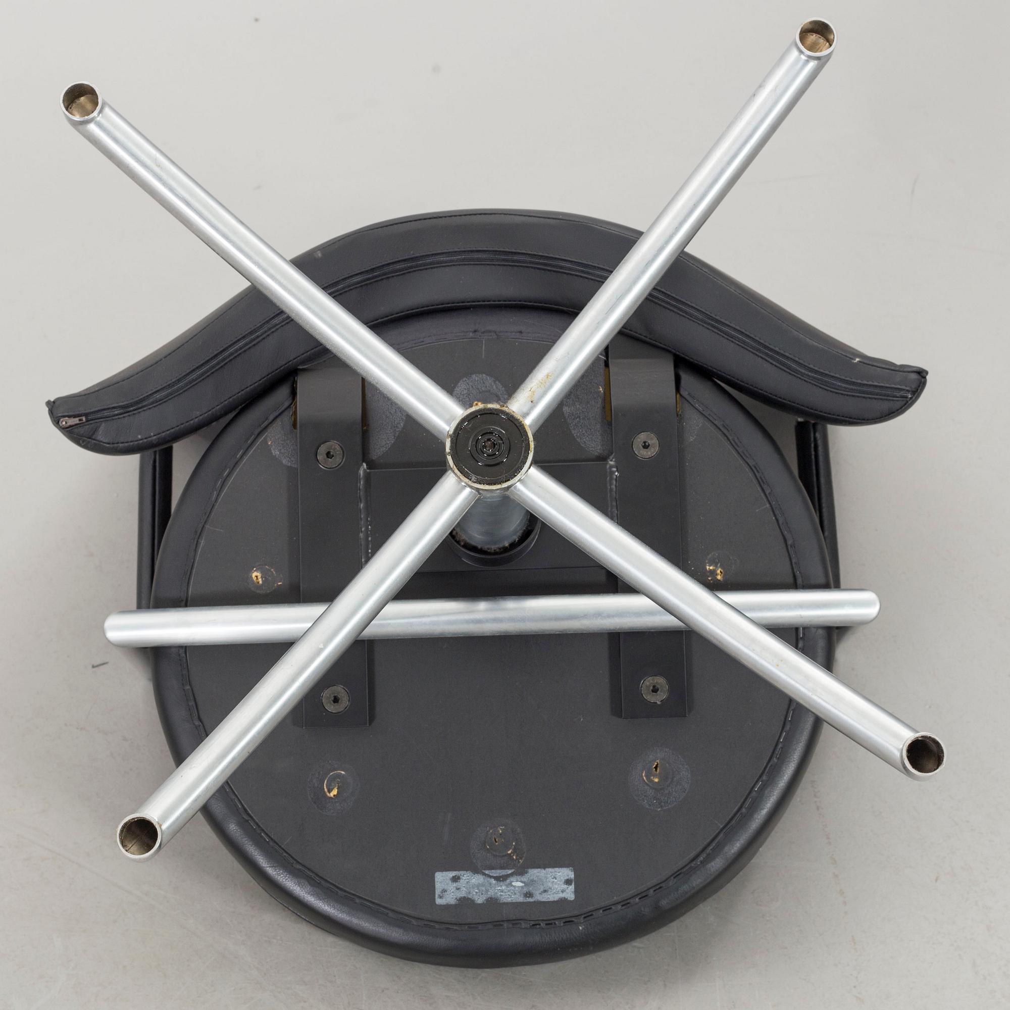 JOHANNES FOERSOM & PETER HIORT- LORENZEN , , karmstol, "Partner / EJ-70",för Erik Jorgensen, Danmark.