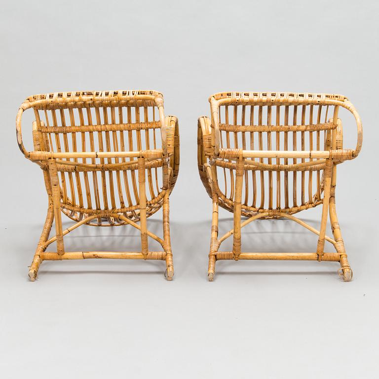 A pair of 1950/60s rattan lounge chairs.