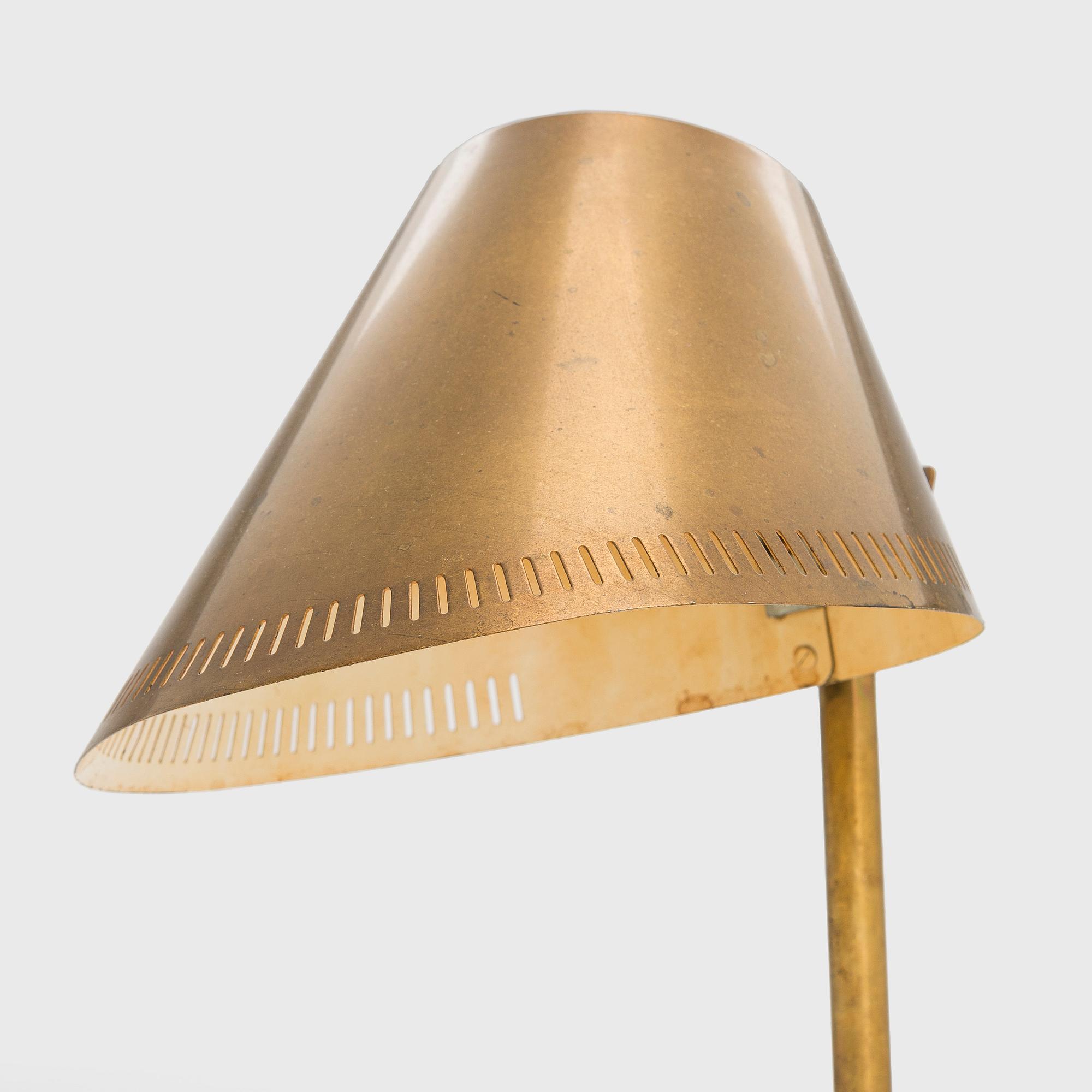Paavo Tynell, a mid-20th-century  '9227' table lamp for Idman.