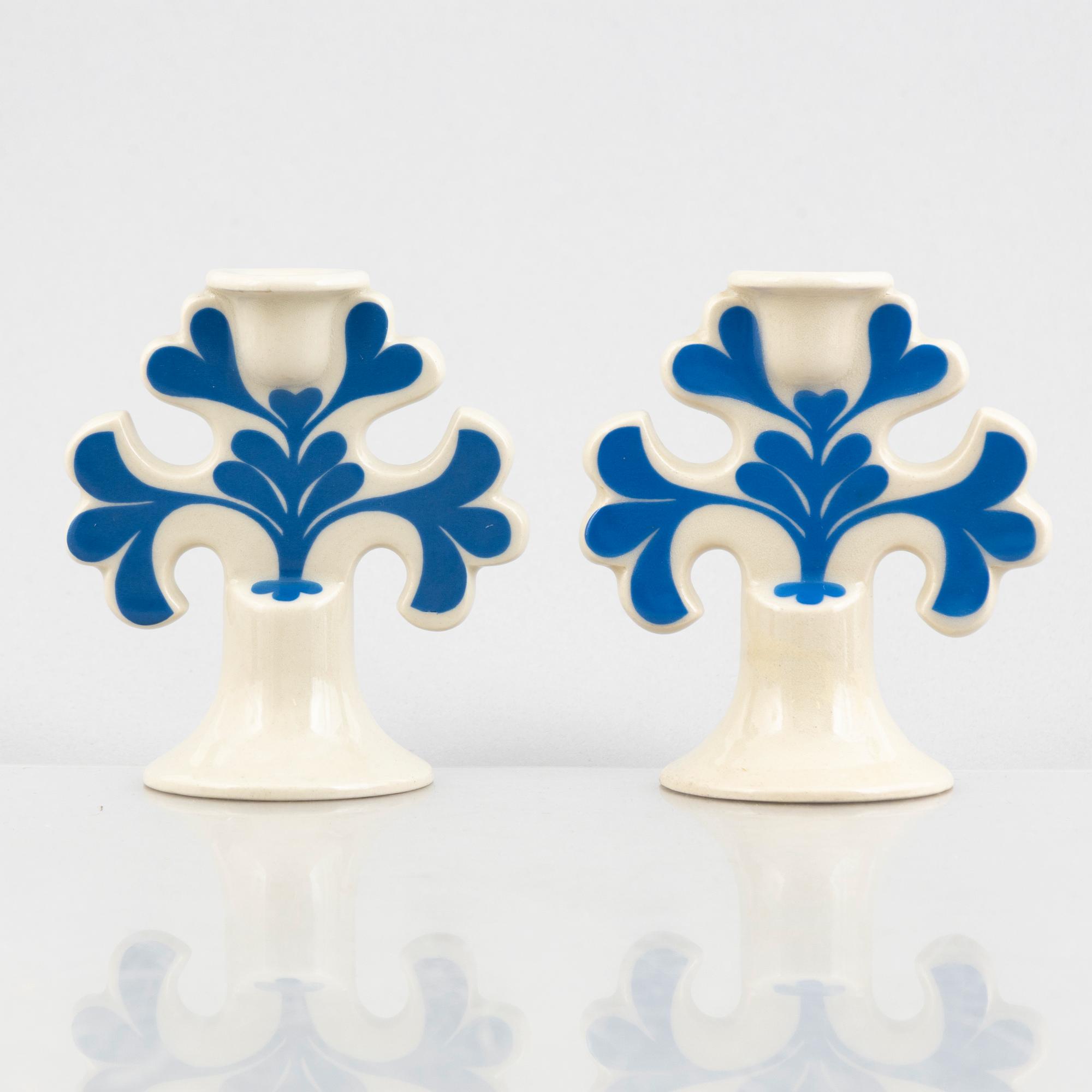 Lisa Larson, ljusstakar, 6 st, ljuslykta samt salt- och pepparströare, stengods och majolika, bl.a. Höganäs.