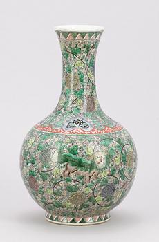VAS, porslin, Kina, sen Qing, 1800-talets slut.