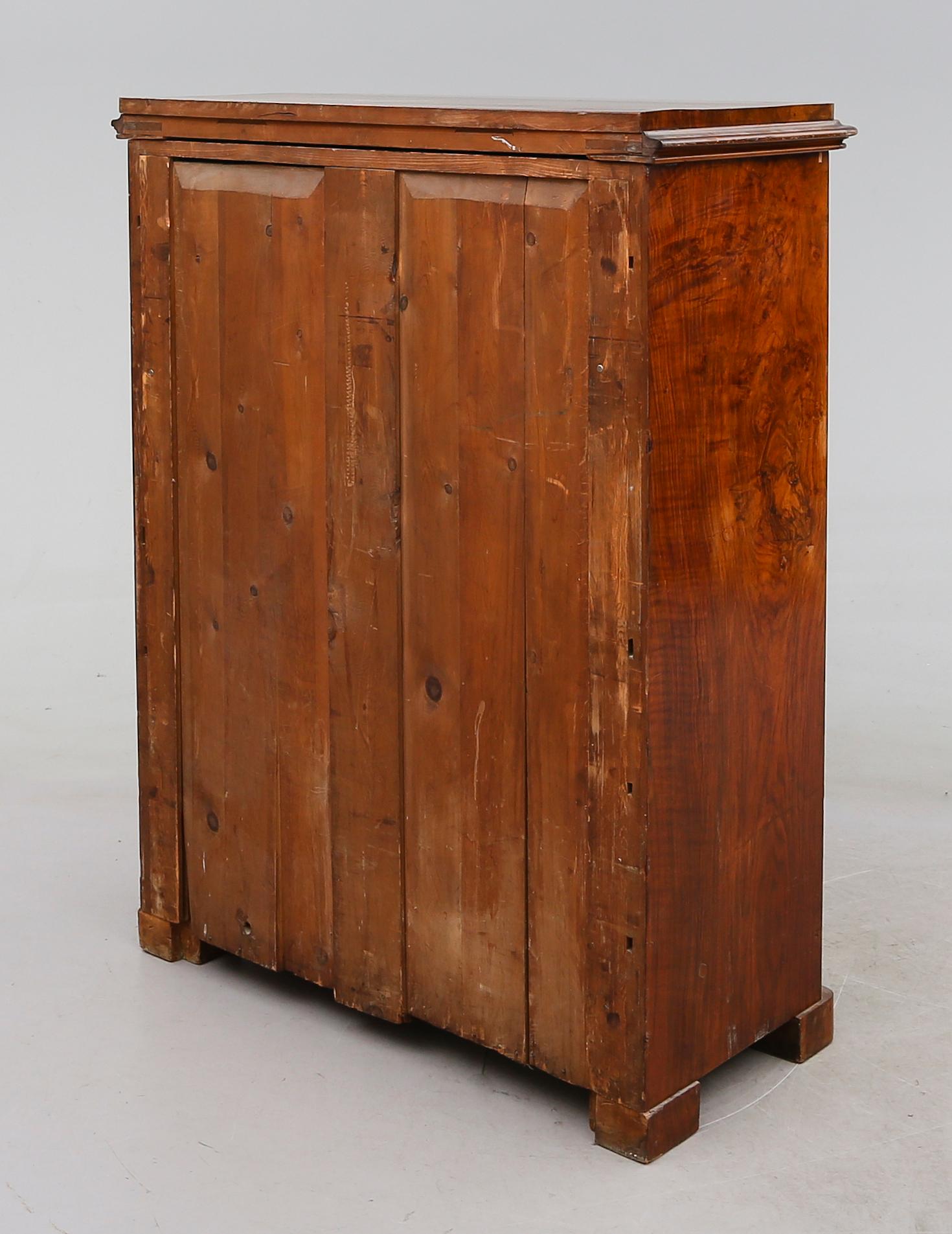 CHIFFONJÉ, 1800-talets andra hälft.