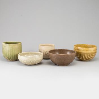 A group of five Southeast Asian ceramic pots/bowls, 20th century.