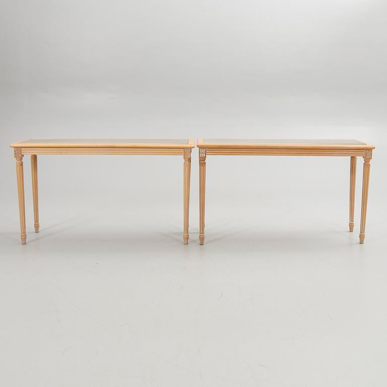 Sideboard, ett par, gustaviansk stil, 1900-talets andra hälft.
