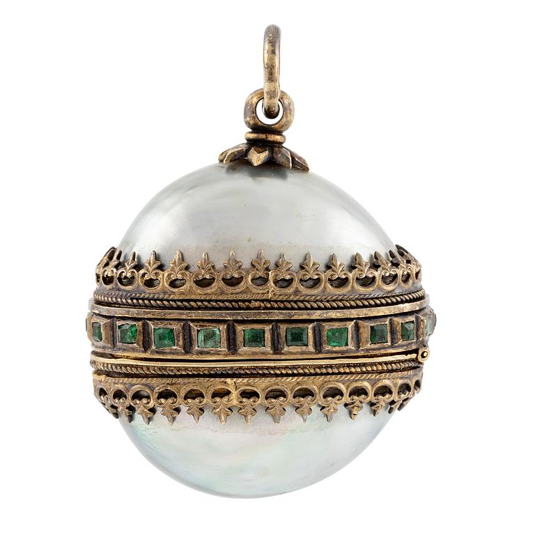 An Austrian-Hungarian pendant, parcel-gilt 750/1000 silver, emeralds and mother of pearl, Pest 1867-1922.