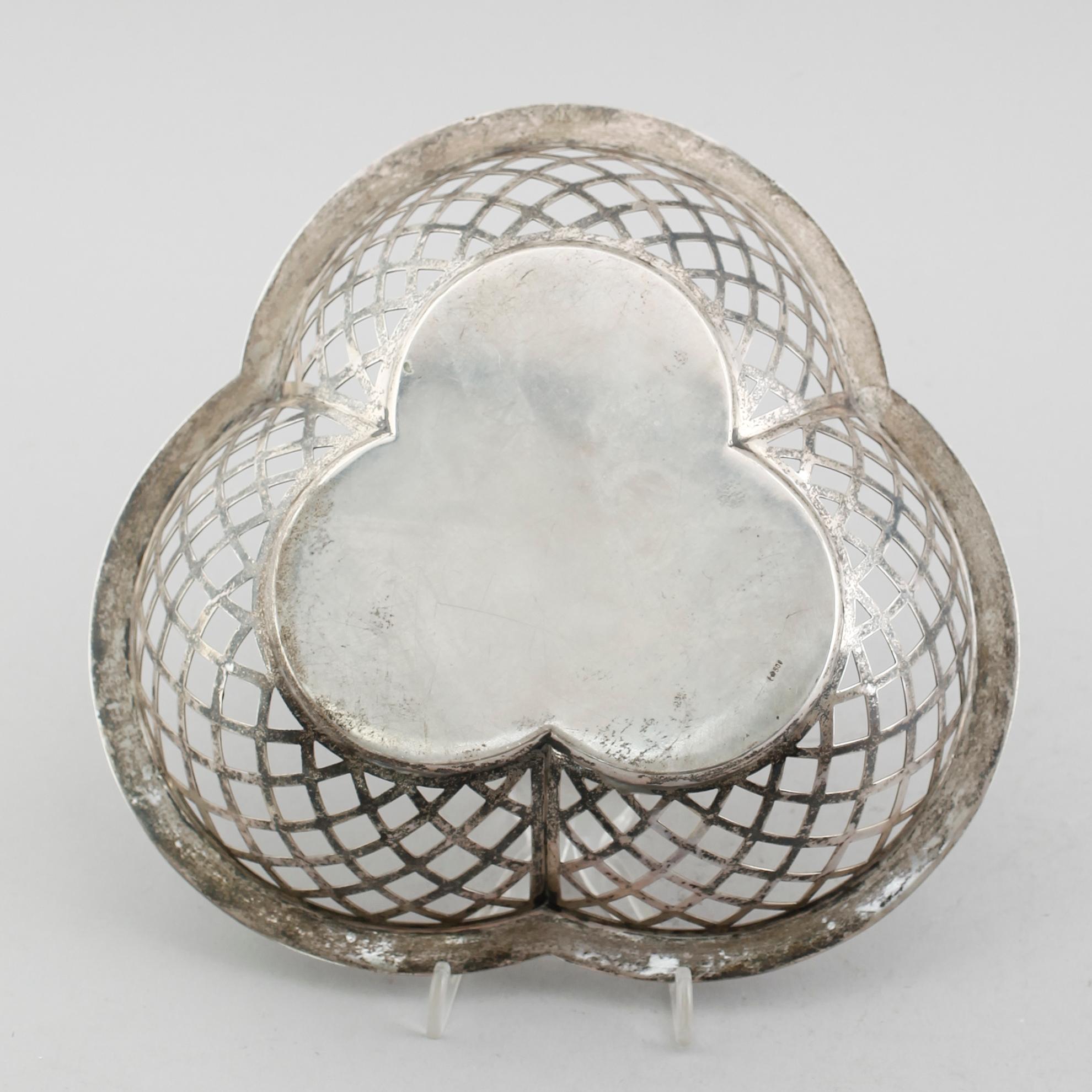 SKÅL, silver 800, Tyskland, 1900-talets första hälft. Vikt ca 406 gram.